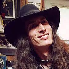 Karie Olsen's Instagram, Twitter & Facebook