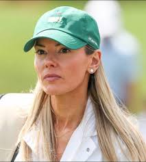 Golfer silences hecklers with winning shot