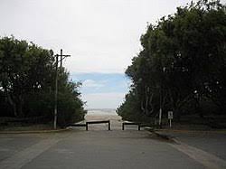 En planta alta, moderno antebaño con bacha y botiquin, otro amplio baño c. Lucila Del Mar Wikipedia La Enciclopedia Libre