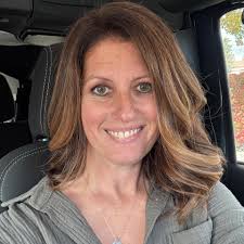 Who can recommend someone to hem pants in North Haven area?