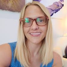 Deanna Mapes's Instagram, Twitter & Facebook