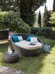 Puoi anche lasciarlo in giardino durante l'inverno e i giorni di pioggia poichè resiste agli agenti atmosferici. Divano Letto Tondo Per Esterno Idfdesign