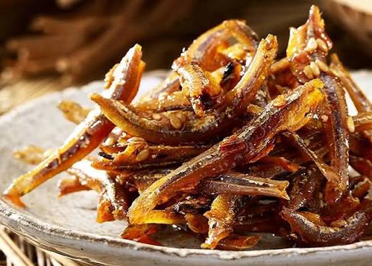 Cách làm khô cá cơm rim tỏi ớt thơm ngon, đậm đà gia vị