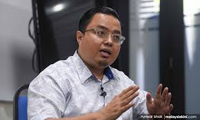 Jun 14, 2021 · ketuanya, shazni munir mohd ithnin mendakwa, kenyataan takiyuddin itu adalah salah satu cara untuk menghasut orang ramai bertindak terhadap agong sekiranya baginda memutuskan sesuatu yang bertentangan atau tidak selari dengan kehendak kabinet. Malaysiakini Strange If 18 Year Olds Can Contest Ge15 But Not Vote Harapan Youth Chief
