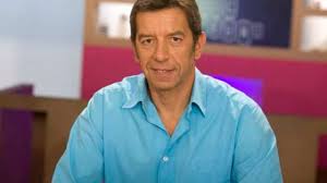 Michel cymes, le docteur le plus célèbre du service public, l'animateur préféré des français et qui présente le. Aventures De Medecine France 2 Michel Cymes Va S Immerger En Salle D Accouchement Info Tele 2 Semaines Tele 2 Semaines