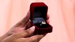 Mar 01, 2021 · the average diamond in an engagement ring is one carat, or 200 milligrams (about the size of an advil tablet). How Much Should An Engagement Ring Cost 2019 Rules