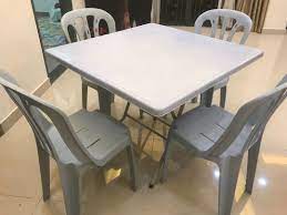 Saya jumpa 2 biji kerusi meja makan yang orang buang. Meja Kerusi Plastik Home Furniture Furniture On Carousell
