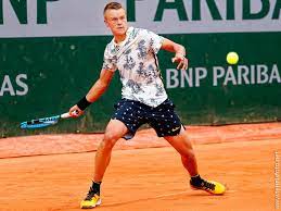 »hun er meget ydmyg, spiller ri.gtig godt og bruger hovedet i duellerne. Atp Teenage Stars Holger Vitus Nodskov Rune Tennis Central