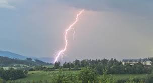 Část česka dnes zasáhnou extrémně silné bouřky s kroupami a přívalovým deštěm. I Dnes Se Na Nasem Uzemi Tvorily Bourky Amaterska Meteorologicka Spolecnost Facebook