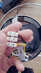 Schalten sie daher vor beginn jeglicher arbeiten an den kabeln die sicherung der. Wie Kann Ich Eine Deckenlampe Mit 2 Schwarzen Kabeln Anschliessen Technik Elektrik Kabel