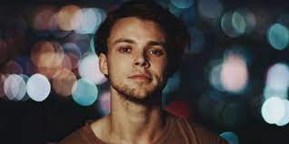 He has a fraternal twin brother, michael, and a sister, tausha. Celebrities With First Name Ashton Famousfix Com List