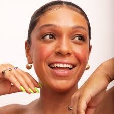 Leesha Moore's Instagram, Twitter & Facebook