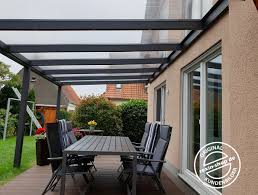 So Macht Die Freizeit Im Garten Noch Mehr Spass Ein Komfortables Terrassendach Rexopremium Schutzt Vor La In 2020 Uberdachung Terrasse Stegplatten Terrassenuberdachung
