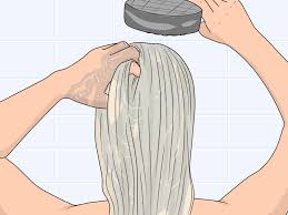 Did you know that you can actually move from having dark natural hair to blonde hair without bleaching? How To Bleach Dark Brown Or Black Hair To Platinum Blonde Or White