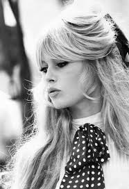 Brigitte Bardot Wears A Bow Haar Styling Bridget Bardot Haarschonheit