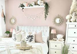 Renowned for its charm, comfort and simple interior design, the cottage has always been a popular type of home. 21 Aesthetic Room Ideas That Are Super Cozy