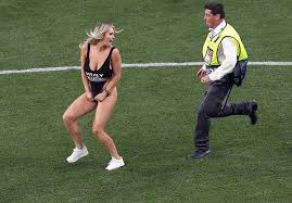 Champions League Streaker Tottenham Vs Liverpool Final Interrupted By Pitch Invasion The Independent The Independent