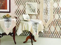 Küçük motiflerle karşımıza çıkan model çiçeklerle bezenmiş inci taşlarla. Walls Home 5 Parca Haseki Fransiz Gupur Islemeli Salon Takimi Krem Alkapida Com