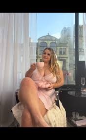 Interracial Plump Women Sex - PlumperThumbs.com