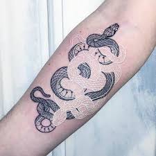Black And White Snake Tattoo Drawing Pin By Sarah On Beauty Tattoos Snake Tattoo Leg Tattoos