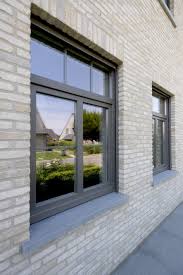 Fenetre Grise Fenetre Pvc Fenetre Architecture De Maison