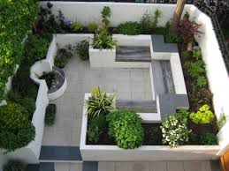 Pin By Lorena Vazquez On Small Gardens Small Courtyard Gardens Small Garden Design Courtyard Gardens Design