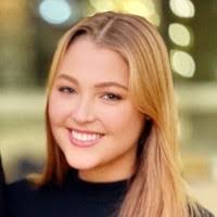 Amanda Seelig's Instagram, Twitter & Facebook