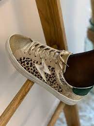 Sa doublure en textile s'allie à une semelle en caoutchouc. Baskets Femme Dore Imprime Leopard Mademoiselle La Bordelaise