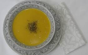 200 kalori içeren bir kase mercimek çorbası (225 gram) demir, magnezyum, fosfor, selenyum, çinko ve potasyum gibi önemli minerallerin yanı sıra a, k, b6 ve e vitamini içerir. Mercimek Corbasi Kac Kalori Kalori Web Tr