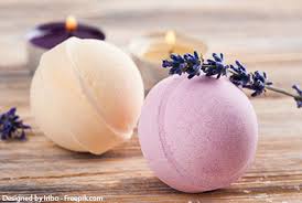 Jetzt die masse auf die kugelhälften verteilen und schön fest drücken. Basische Badebomben Selber Machen Schnell Und Einfach