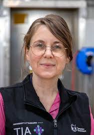 Melissa Hirth's Instagram, Twitter & Facebook