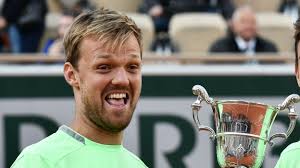 Le vainqueur gagnera 2 millions d'euros. Vainqueur Du Double A Roland Garros Il Passe Des Courts Aux Rayons D Un Supermarche