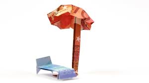 Falte nun den geldschein der länge nach in der mitte, sodass eine längliche mittellinie entsteht. Geschenk Zum Einzug Tisch Aus Geld Falten Youtube