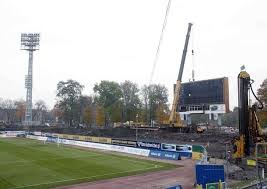 Znajdziecie tu relacje z meczów, wyniki, tabele, galerie zdjęć i video. Demontaz Wiezy Zegarowej Na Stadionie Gornika Zdjecia Wideo Gol24