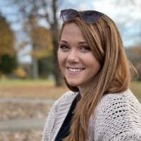 Beth Askew's Instagram, Twitter & Facebook