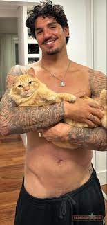 Gabriel Medina mostra que os pelos pubianos estão crescendo | Todos Famosos  Nus