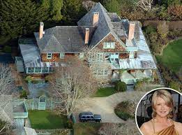 Martha Stewart From Celebrity Homes In The Hamptons Celebrity Houses Celebrity Mansions House In The Hamptons