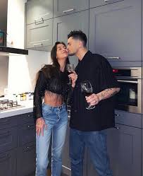 Vorige week zat jaimie vaes bij kay nambiar op de bank tijdens mtv sit down live. Jaimievaes Hashtag On Twitter