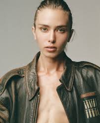 Hi Guys, I have a technical question about the TTL prism of my Pentax 6x7.  I shot about 50 rolls of film with it, and then the prism suddenly stopped  working. I