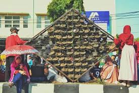 Pot Kering Dan Ibu Ibu Berpayung Apa Caption Yg Cocok Buat Foto Ini Pot Pot Yg Menghiasi Median Jalan Di Cirebon Ini Nampak Kering Ta Instagram Cocok Payung