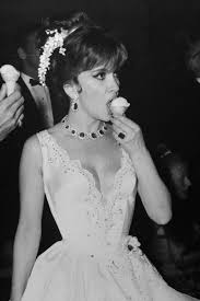 22 Famous Beauties Stuffing Their Faces Gina Lollobrigida Beauty Icons Beauty
