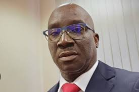 The pupp£t is dancing at the dancing square 🕺 🤣 Governor Okpebholo no  even fit mention fifteen million naira well when warning Obi. 🤣🤣🤣 He  said " he came here to give