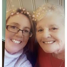 Lynette Robbins's Instagram, Twitter & Facebook