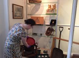 Underholdningsikonet robert wells blir norgesaktuell i april 2013. I Spy The Robert Wells Crotal Bell From Aldbourne Archive Jo Hutchings Facebook