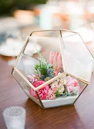 Les centres de table, ou petites décorations de table, sont idéales pour orner les tables et les buffets d'anniversaires et autres fêtes. Choisir Son Centre De Table Mariage Conseils Et Idees Melle Cereza Blog Mariage Original