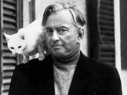 Gore Vidal. Eugene Luther Gore Vidal, hijo de Eugene Vidal y Nina Gore,  pertenecientes a la llamada aristocracia norteamericana y al partido  demócrata, nace el 3 de octubre de 1925 en la