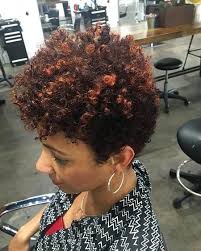 kurzes haar mit pony 27 haarschnitt fur lockige haare naturlocken frisuren lockige frisuren