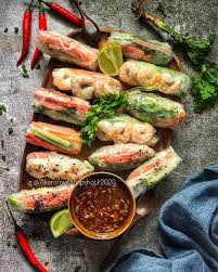Filled with pork and prawn (shrimp) goodness, these easy vietnamese fried spring rolls are lightly fried for a crispy, crunchy and flavour packed appetiser. Resepi Vietnamese Salad Rolls Dengan Sos Ketumbar Resepi Bonda