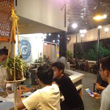 Denali & pinnacles cafe merupakan kafe 'rooftop' yang mula beroperasi di seksyen 3, bangi sekitar tahun 2016. Denali Pinnacles Cafe Cafe