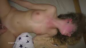 Довёл до оргазма кудрявую малышку с лысой вагиной